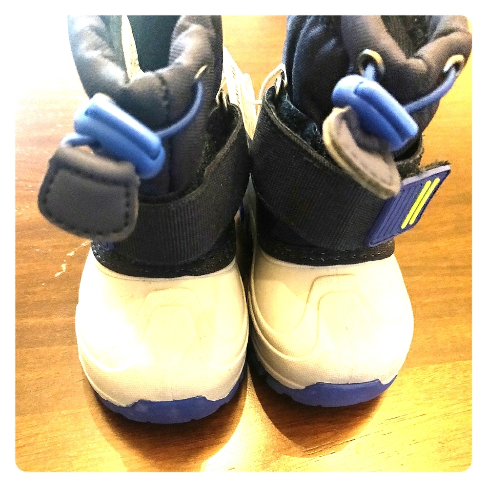 Brand new thermolite $20 OBO toddler snow boots